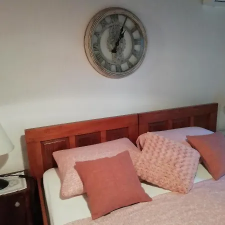 Apartment Near Beach - Butiga