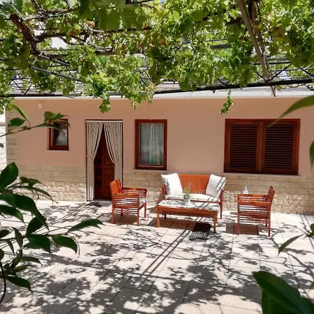 Apartment Near Beach - Butiga *